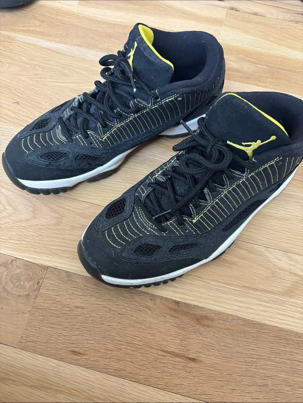 Jordan Men’s Black Sneakers with Yellow Accents size 8